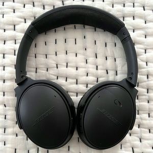 Bose Quiet Comfort 35 II Noise Cancelling Bluetooth Wireless Headphones II